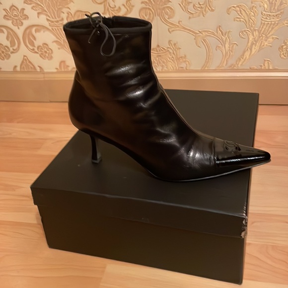 Gorgeous Chanel booties size 9 - Picture 7 of 7